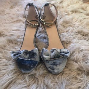 Light blue crushed velvet heels with bow size 5.5